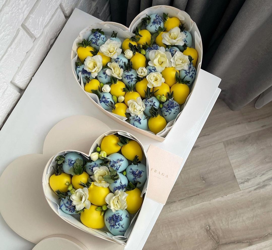 Бізнес на полуниці в шоколаді. Як 26-річна одеситка під обстрілами радує українців смаколиками